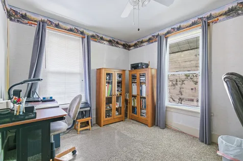 2826 8 1/2 Avenue Rock Island IL 61201