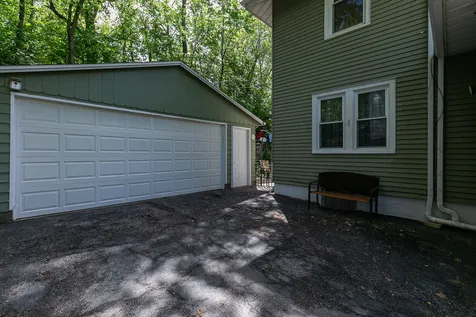 2826 8 1/2 Avenue Rock Island IL 61201