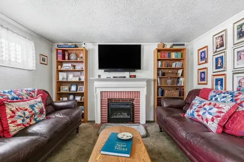 2826 8 1/2 Avenue Rock Island IL 61201