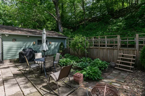 2826 8 1/2 Avenue Rock Island IL 61201