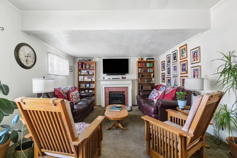 2826 8 1/2 Avenue Rock Island IL 61201