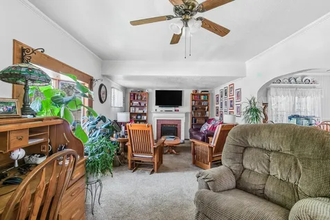 2826 8 1/2 Avenue Rock Island IL 61201
