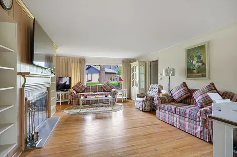 16 Greenridge Road Elgin IL 60120