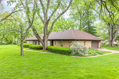 16 Greenridge Road Elgin IL 60120