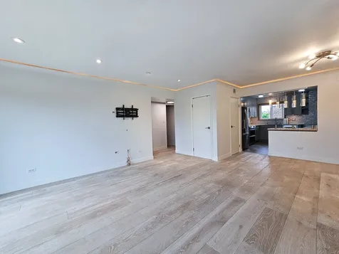9442 Bay Colony Drive Des Plaines IL 60016