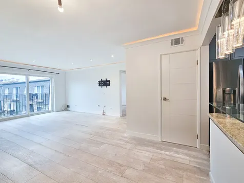 9442 Bay Colony Drive Des Plaines IL 60016