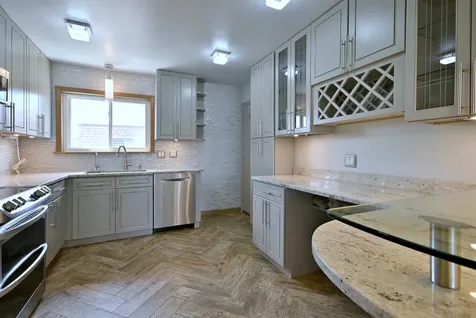 9442 Bay Colony Drive Des Plaines IL 60016