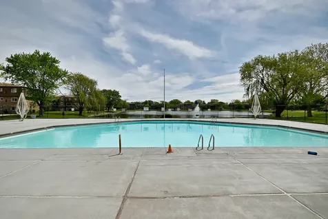 9442 Bay Colony Drive Des Plaines IL 60016