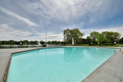 9442 Bay Colony Drive Des Plaines IL 60016