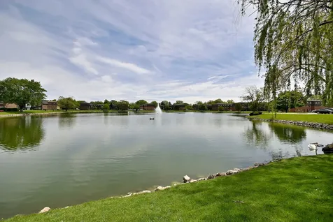 9442 Bay Colony Drive Des Plaines IL 60016