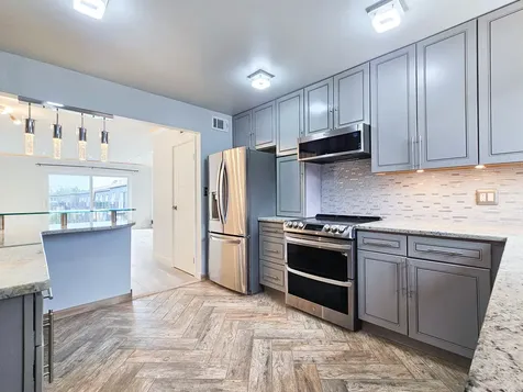 9442 Bay Colony Drive Des Plaines IL 60016