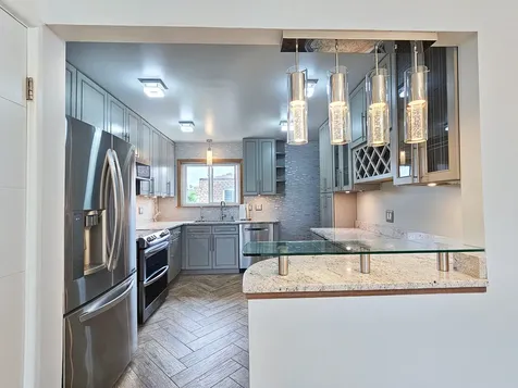 9442 Bay Colony Drive Des Plaines IL 60016