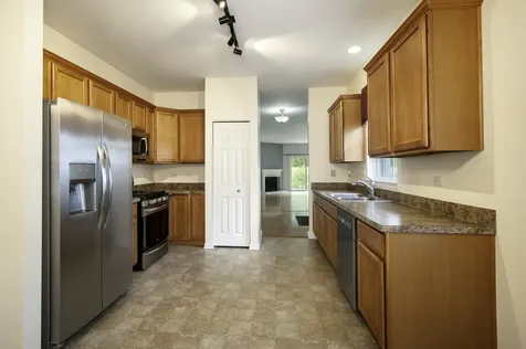 2216 Woodview Avenue Joliet IL 60431