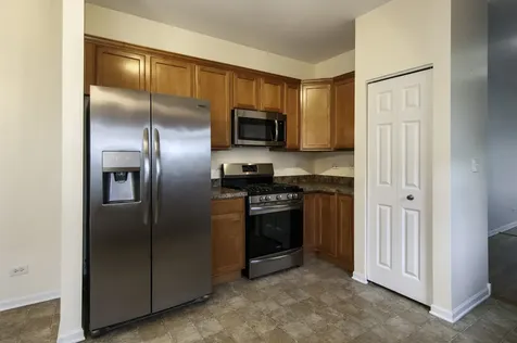 2216 Woodview Avenue Joliet IL 60431