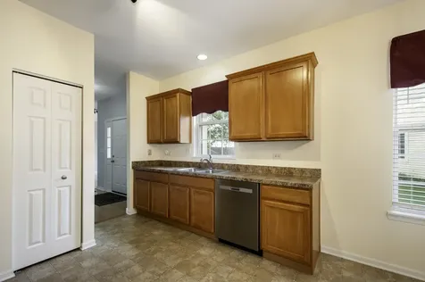 2216 Woodview Avenue Joliet IL 60431