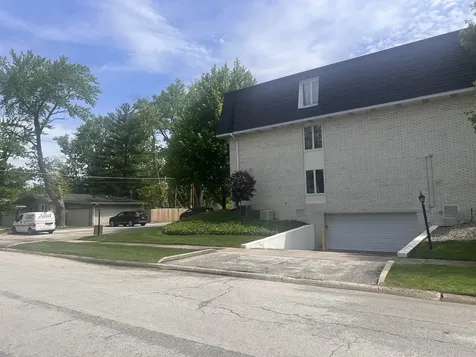 2608 186TH Street Lansing IL 60438