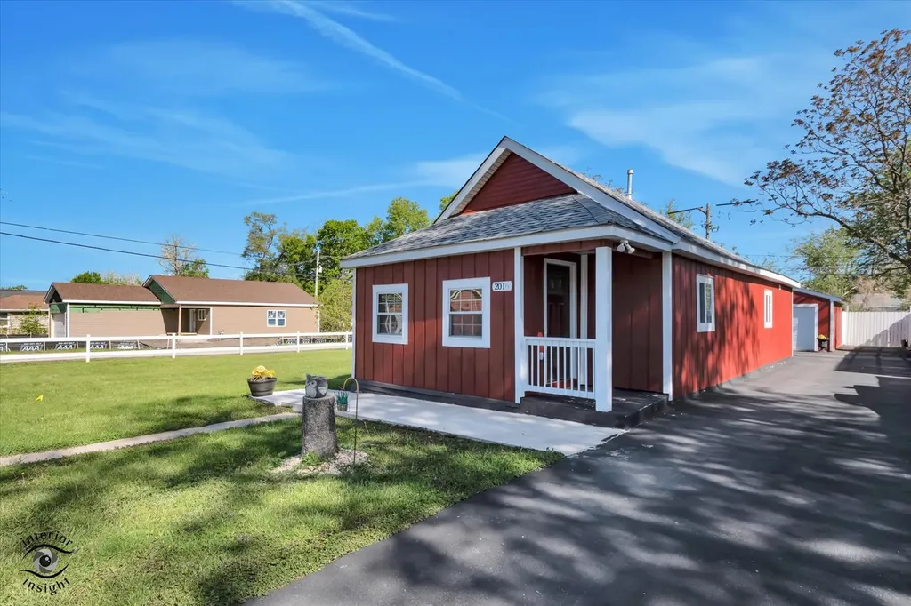 201 1/2 Reverend Walton Drive Lockport IL 60441