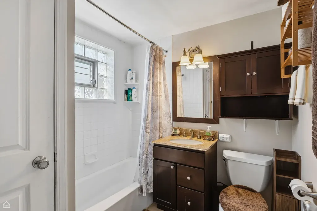 4834 North Mulligan Avenue Chicago IL 60630