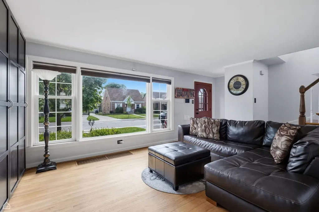 4834 North Mulligan Avenue Chicago IL 60630