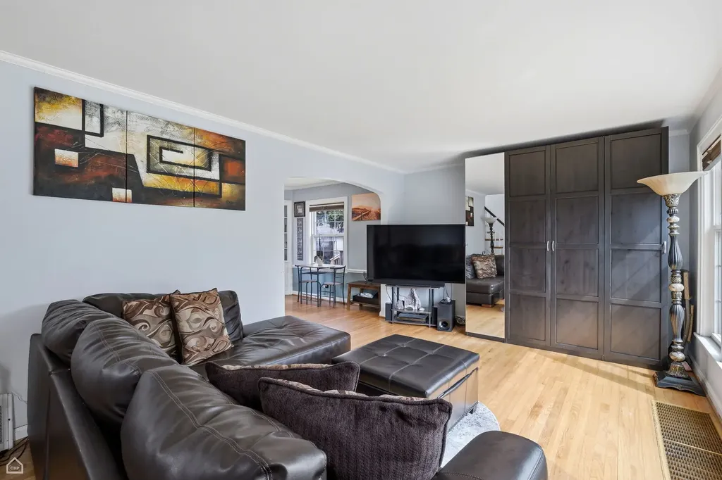 4834 North Mulligan Avenue Chicago IL 60630