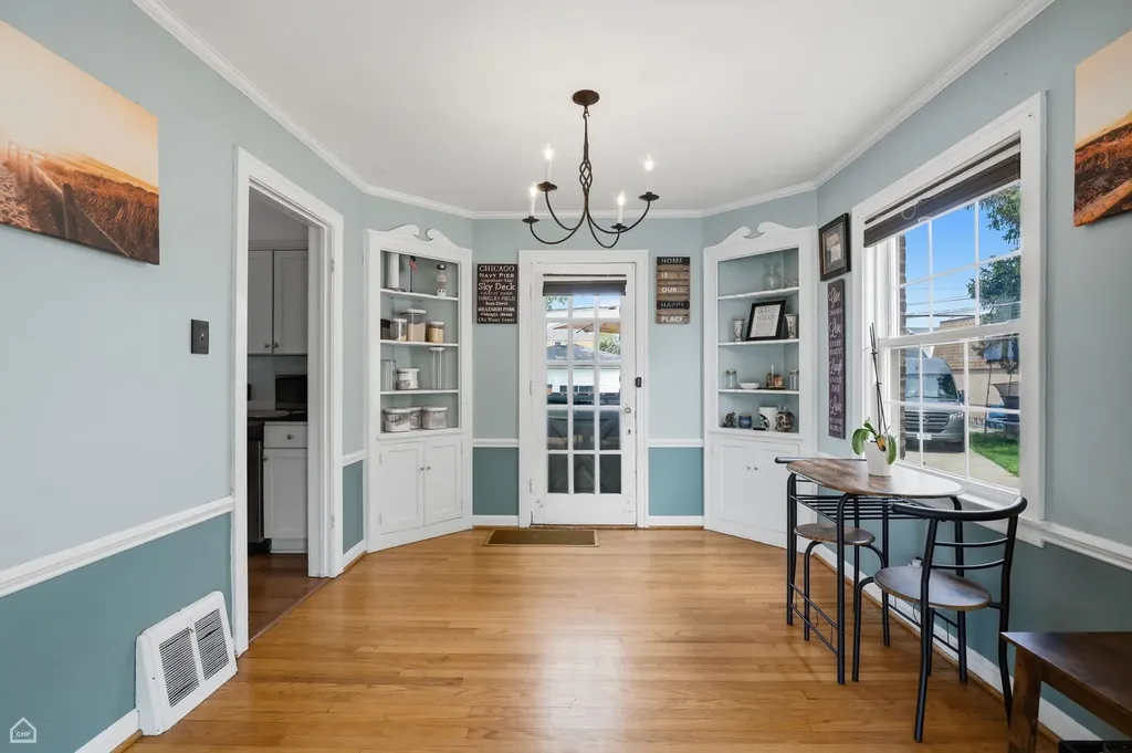 4834 North Mulligan Avenue Chicago IL 60630
