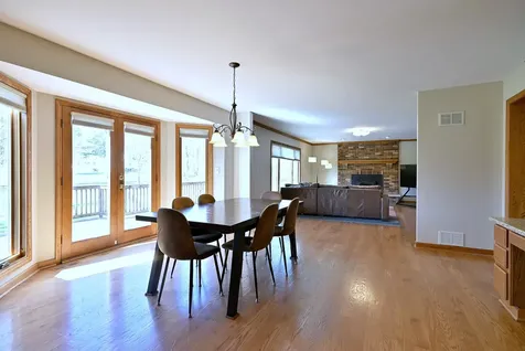 5681 River Park Drive Libertyville IL 60048