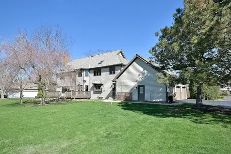 5681 River Park Drive Libertyville IL 60048