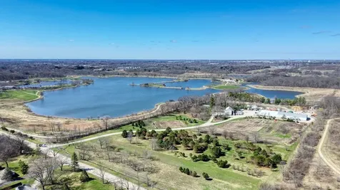 5681 River Park Drive Libertyville IL 60048