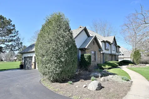 5681 River Park Drive Libertyville IL 60048