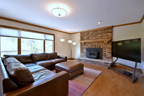 5681 River Park Drive Libertyville IL 60048