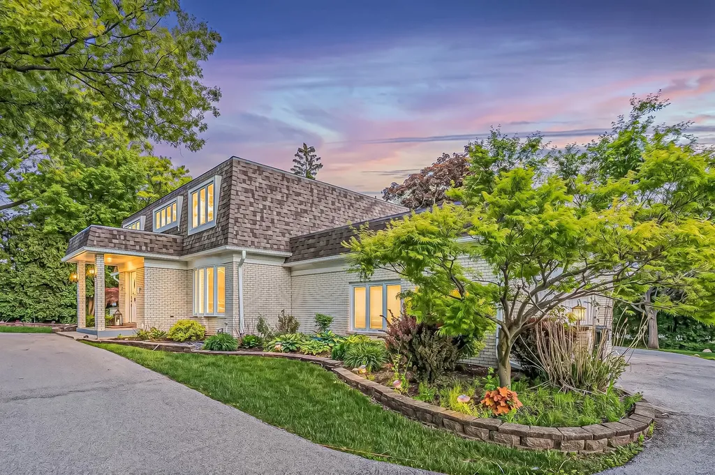 15 Devonshire Drive Oak Brook IL 60523