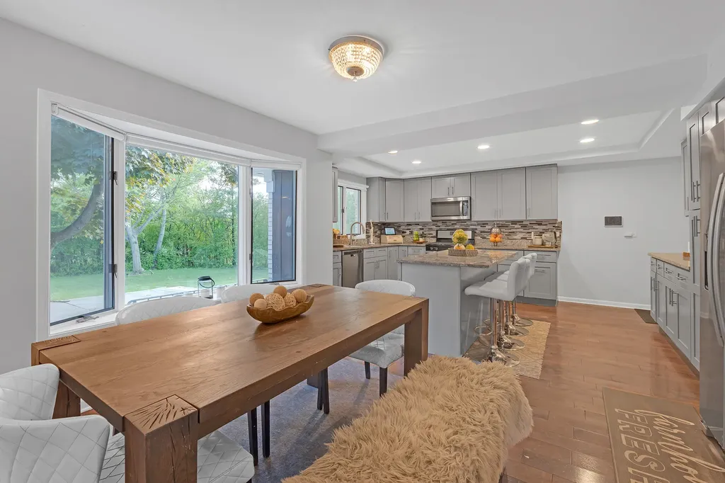 15 Devonshire Drive Oak Brook IL 60523