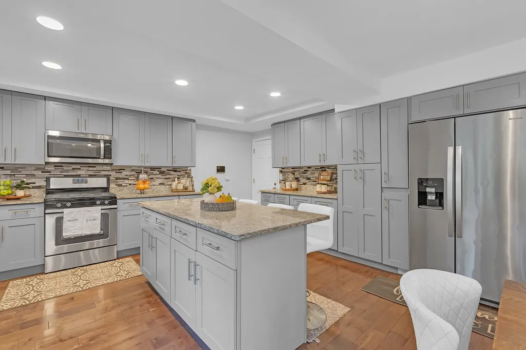 15 Devonshire Drive Oak Brook IL 60523