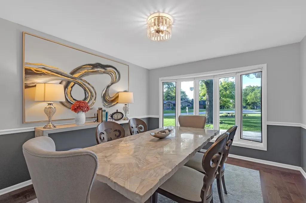 15 Devonshire Drive Oak Brook IL 60523