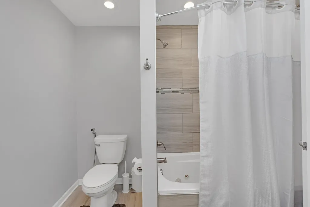 15 Devonshire Drive Oak Brook IL 60523