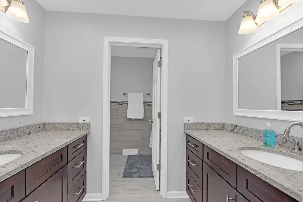 15 Devonshire Drive Oak Brook IL 60523