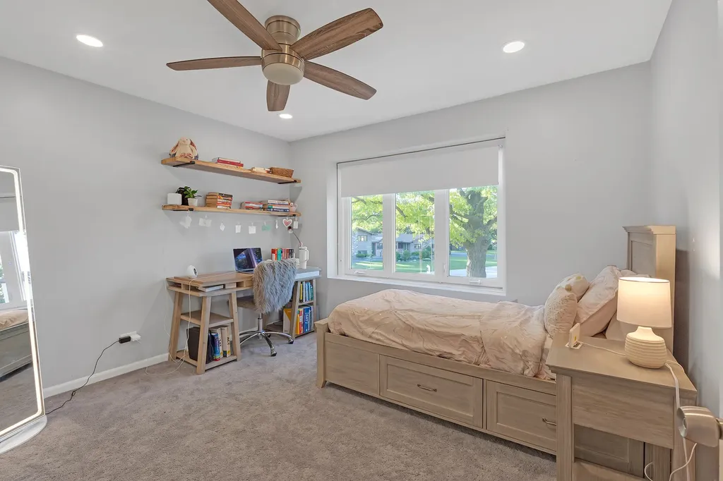 15 Devonshire Drive Oak Brook IL 60523