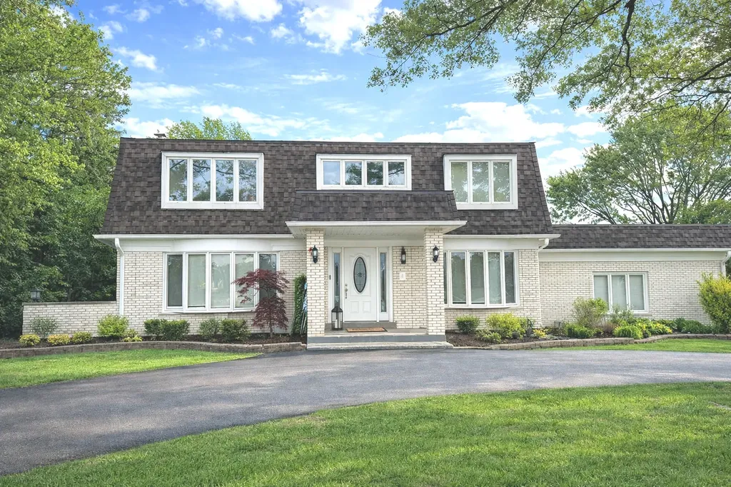 15 Devonshire Drive Oak Brook IL 60523