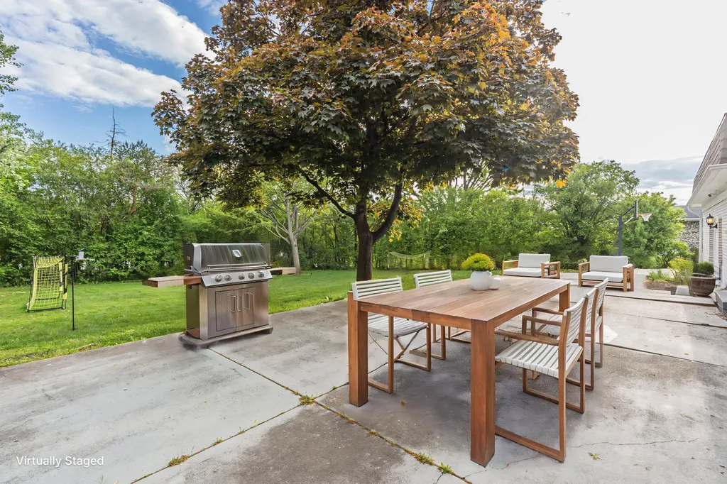 15 Devonshire Drive Oak Brook IL 60523