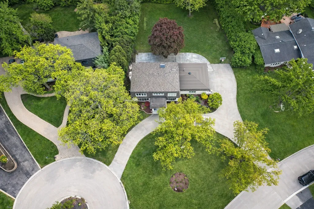 15 Devonshire Drive Oak Brook IL 60523