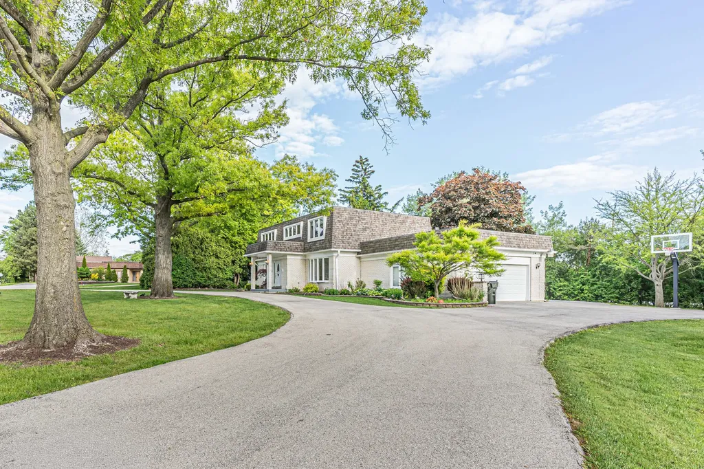15 Devonshire Drive Oak Brook IL 60523