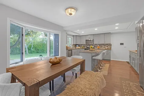 15 Devonshire Drive Oak Brook IL 60523