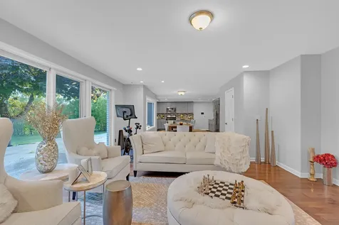 15 Devonshire Drive Oak Brook IL 60523