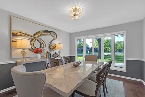15 Devonshire Drive Oak Brook IL 60523