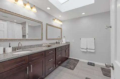 15 Devonshire Drive Oak Brook IL 60523