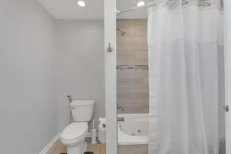15 Devonshire Drive Oak Brook IL 60523