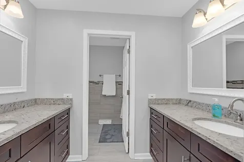 15 Devonshire Drive Oak Brook IL 60523