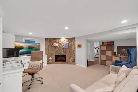 15 Devonshire Drive Oak Brook IL 60523