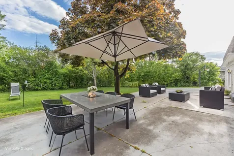 15 Devonshire Drive Oak Brook IL 60523