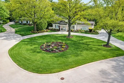 15 Devonshire Drive Oak Brook IL 60523